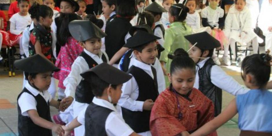 El martes salen de vacaciones 228 mil escuelas en México