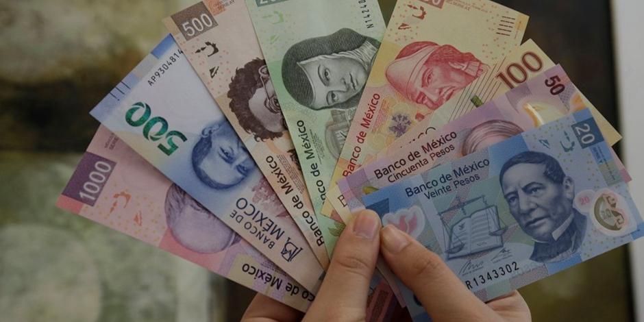 El dólar cotizaba en 22.74 pesos por unidad en bancos