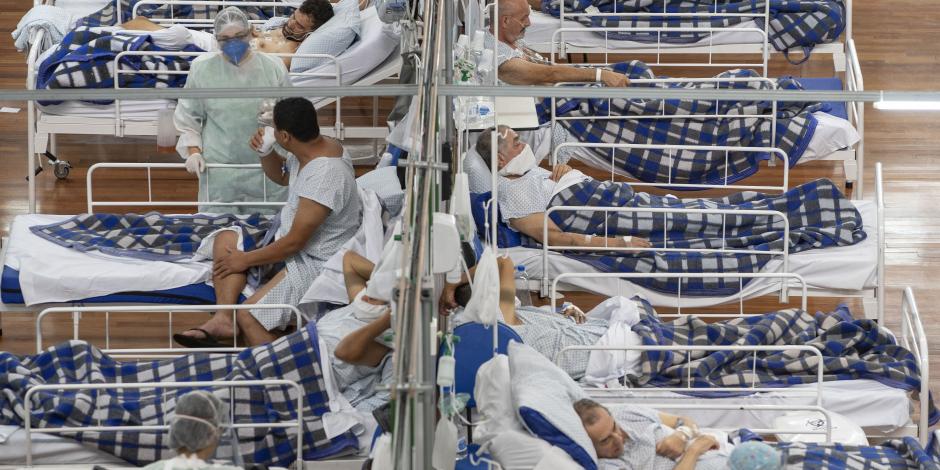 Pacientes de COVID-19 en un gimnasio en Santo Andre, en las afueras de Sao Paulo, Brasil, el 9 de junio de 2020.