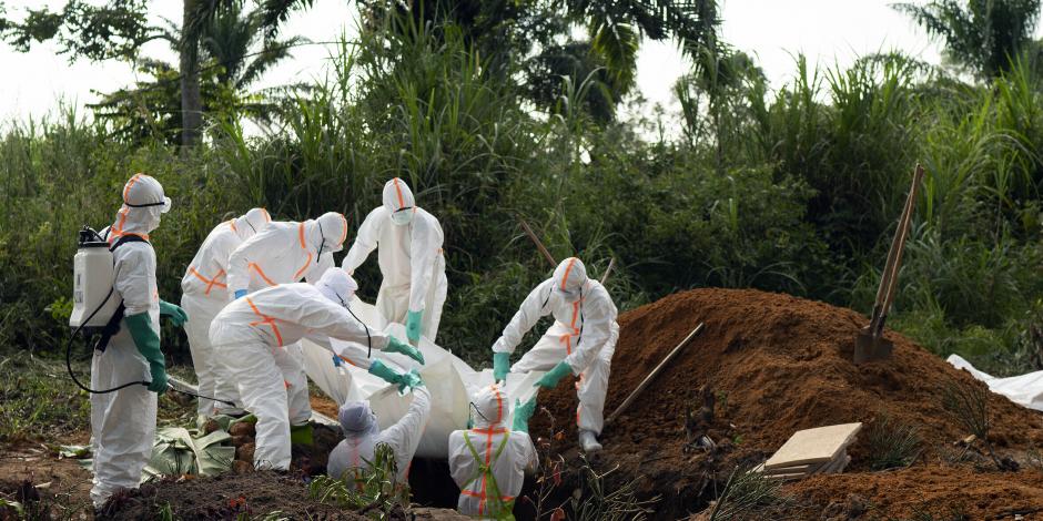 Una víctima de ébola es enterrada en un cementerio de Beni, República Democrática del Congo, el 14 de julio de 2019.