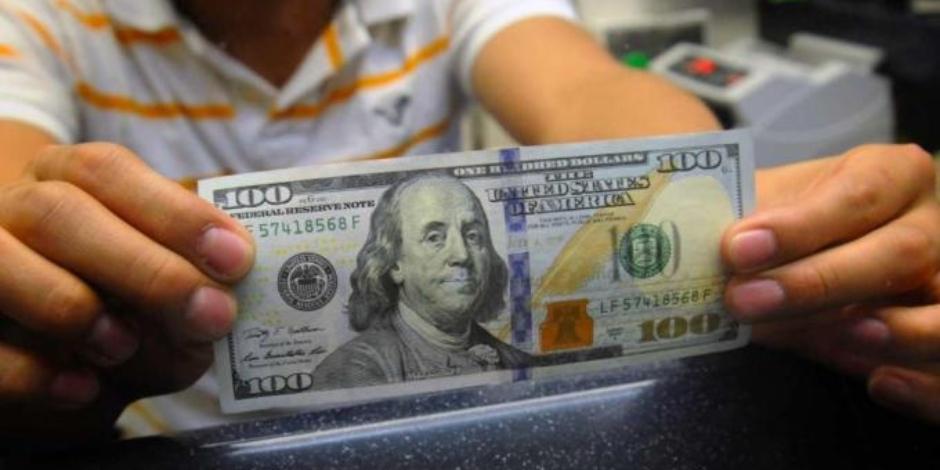 El tipo de cambio interbancario cotizaba en 22.8360 pesos por unidad.