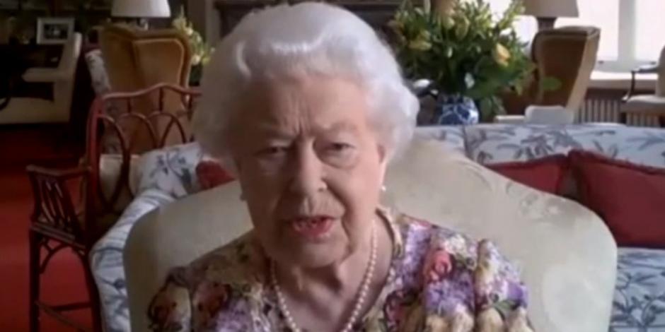 Por primera vez, la reina Isabel II participó en una videollamada pública junto acuidadoras de la organización The Carer’s Trust.