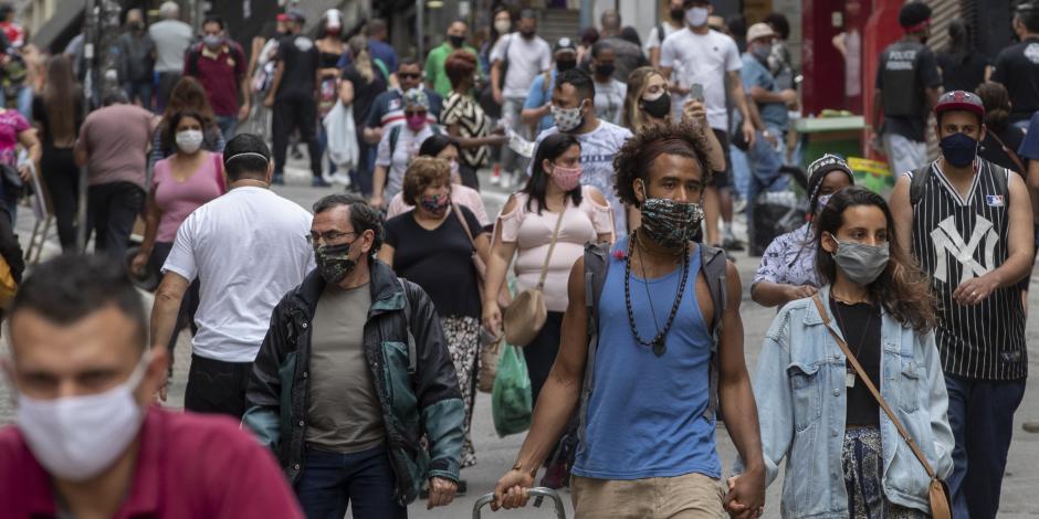 Personas con cubrebocas en Sao Paulo, el 10 de junio de 2020.