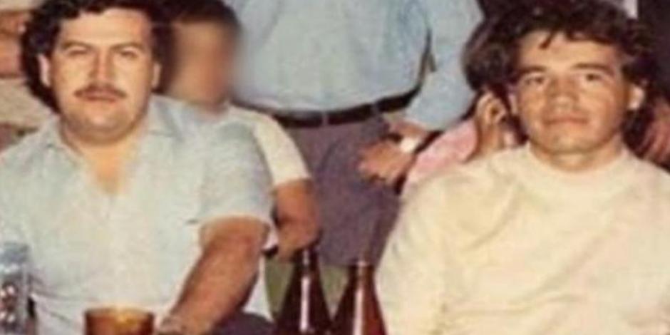 Pablo Escobar con Carlos Lehder a su izquierda.