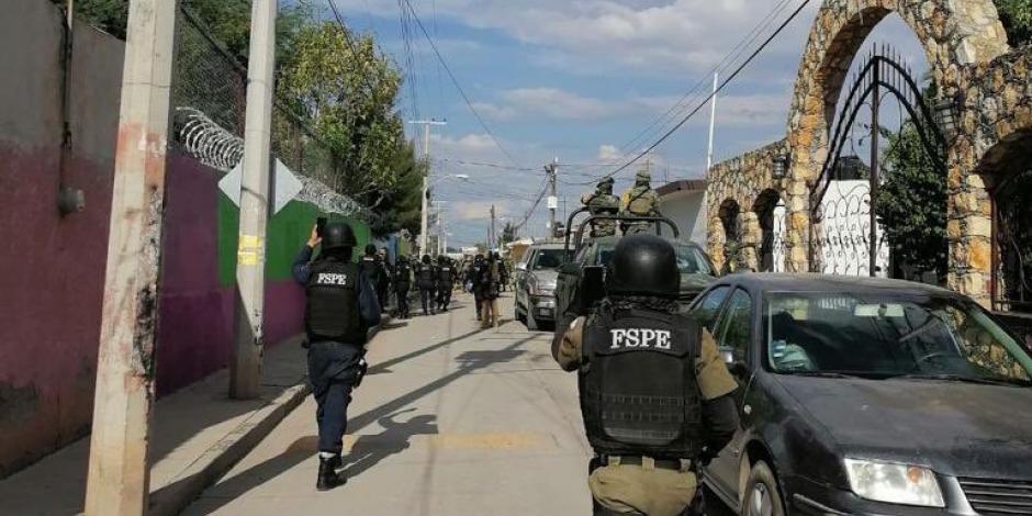 Elementos de las Fuerzas Armadas despliegan un operativo en Celaya, el pasado sábado.