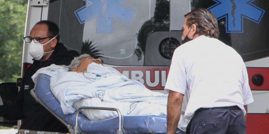 Un paciente llega a un hospital COVID-19 en la Ciudad de México.