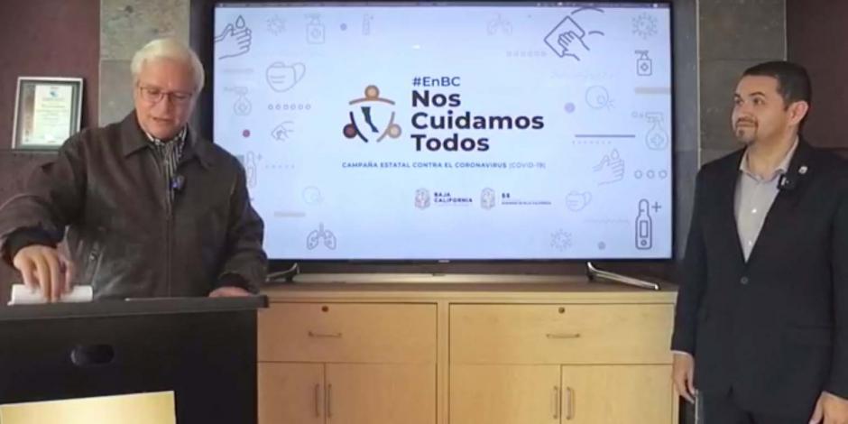 Alonso Pérez (der.), secretario de Salud, presenta actualización de cifras de COVID-19 ante el gobernador Jaime Bonilla.