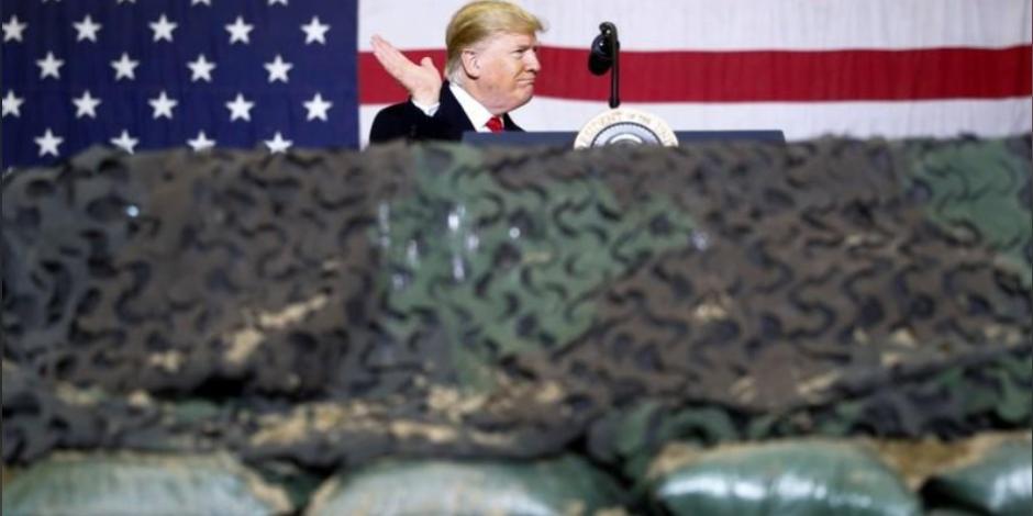 El presidente de Estados Unidos, Donald Trump, hace comentarios a las tropas estadounidenses en una visita no anunciada a la base aérea de Bagram, en Afganistán. 28 de noviembre de 2019.