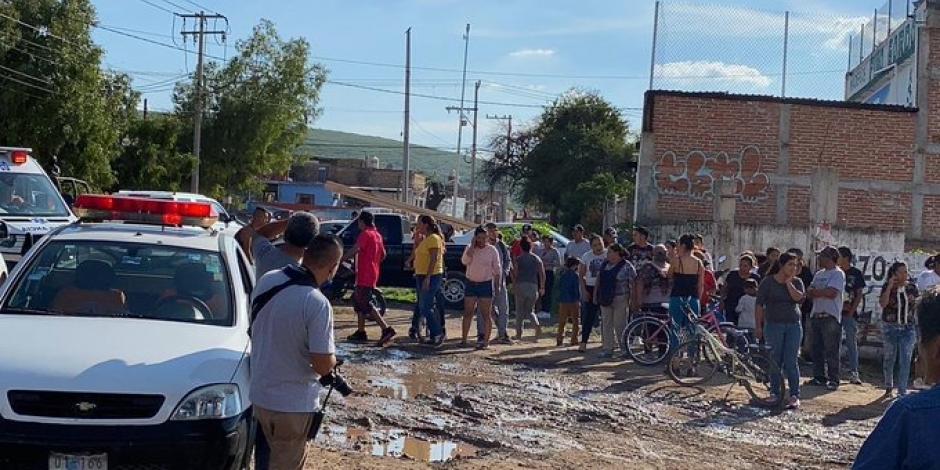 Familiares de las víctimas a las afueras del Centro de internamiento el día del atentado 