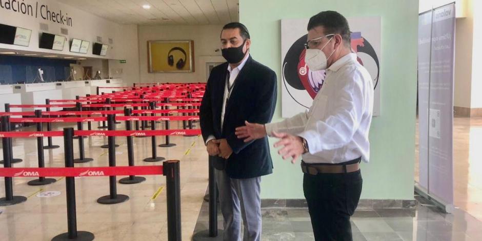 el secretario de Turismo de Sinaloa supervisa la reapertura del aeropuerto de Mazatlán