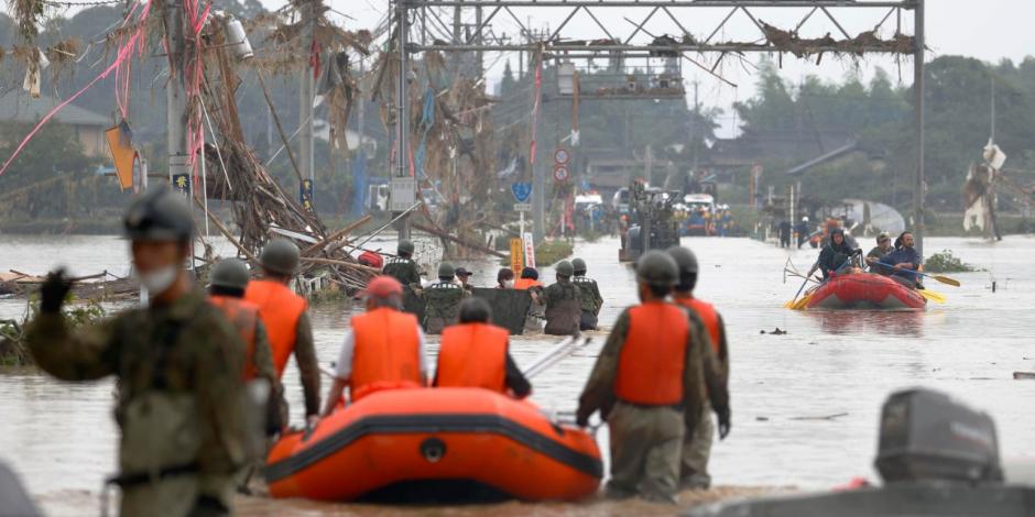 Operativos de rescate tras tormentas en el suroeste de Japón, el 6 de julio de 2020.