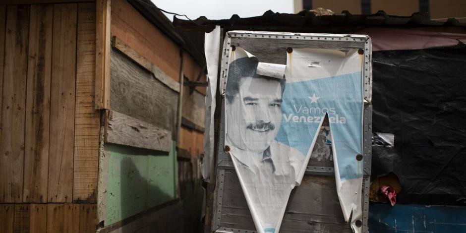 Una propaganda política a las afueras de una vivienda en Caracas