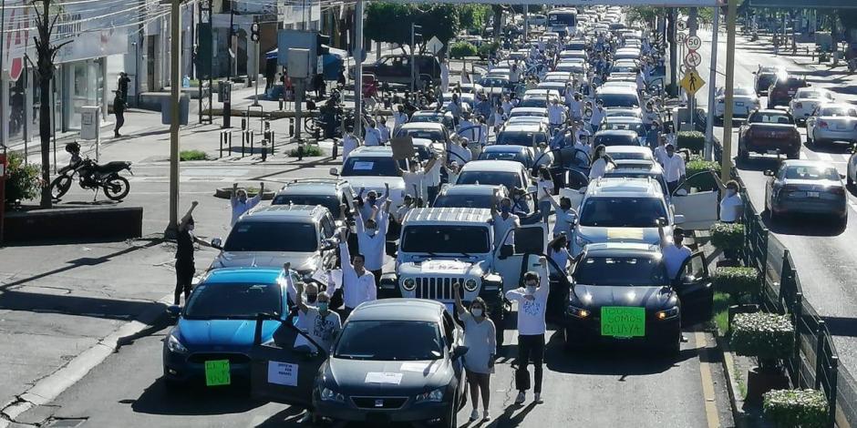 El reporte oficial de la Dirección de Protección Civil del estado contabilizó 1 mil 200 vehículos que participaron en la protesta.