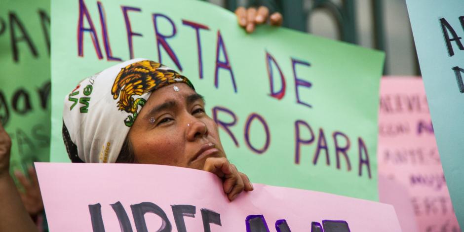 Mujeres exigen ante el Congreso de la Ciudad, Alerta de Género, en una protesta del 5 de septiembre de 2019