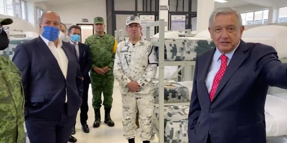 El Presidente de México y el gobernador de Jalisco visitan un cuartel de la GN