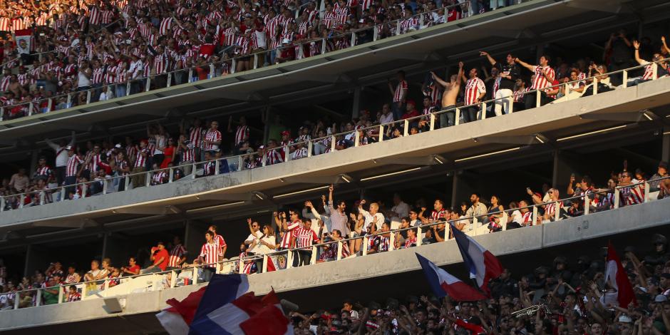 Aficionados del Guadalajara durante un partido del club en el Estadio Akron en el Clausura 2020.