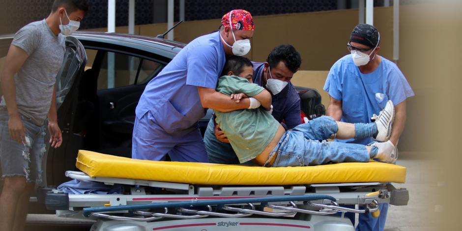 Un hombre inconsciente, no confirmado Covid-19, entró al área de urgencias del Hospital General de México.