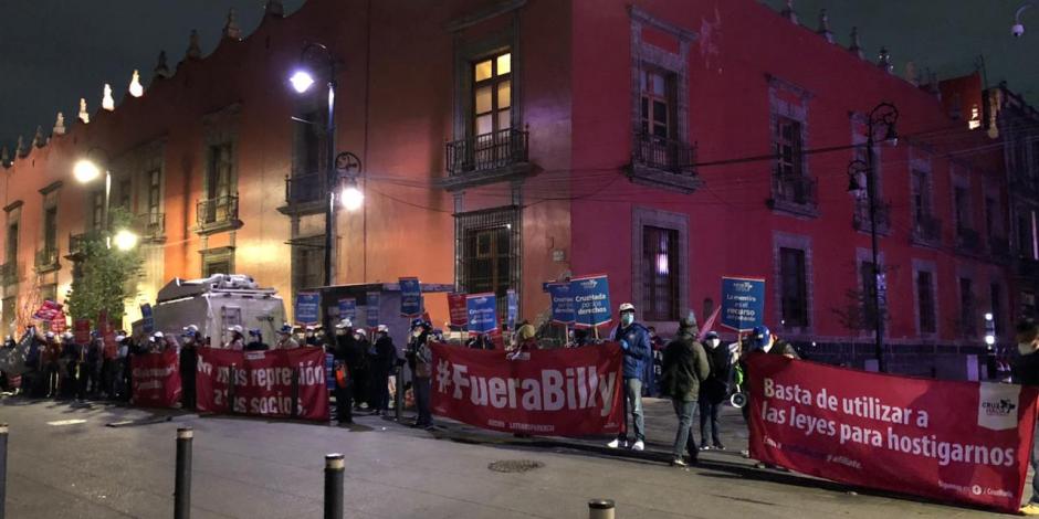 Protestas contra Billy Álvarez en Palacio Nacional