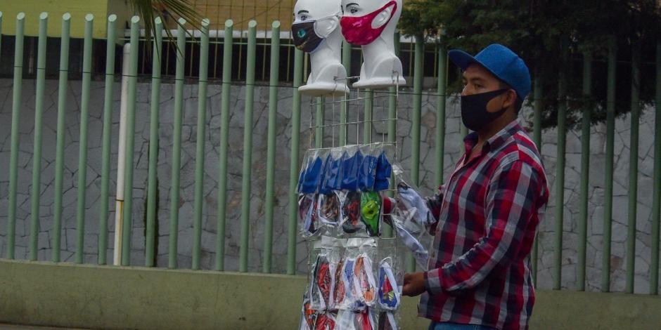 Venta de cubrebocas en calles de la Ciudad de México
