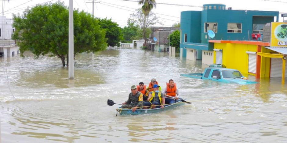 El ejército, ayer, en labores de rescate en Reynosa.