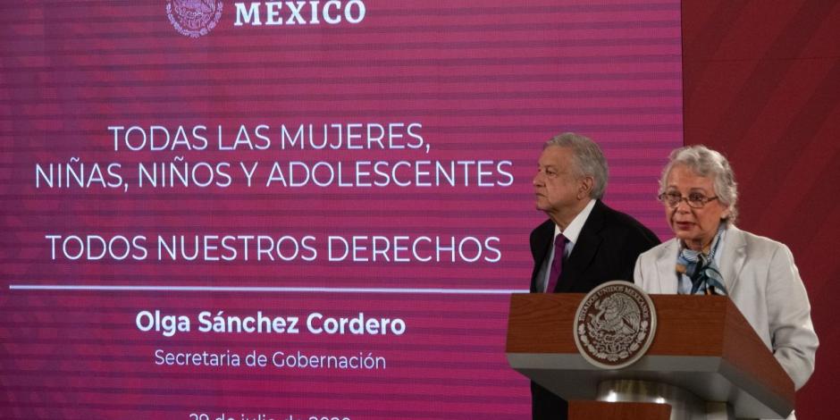 La secretaria de Gobernación, Olga Sánchez Cordero y el Presidente de México, el 29 de julio de 2020.