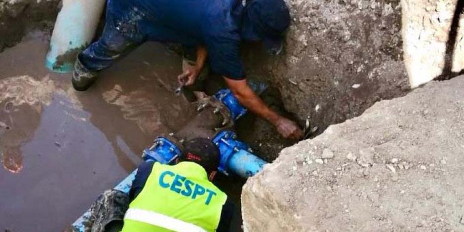 Personal de la CESPT identifica servicios irregulares y repara zonas afectadas.
