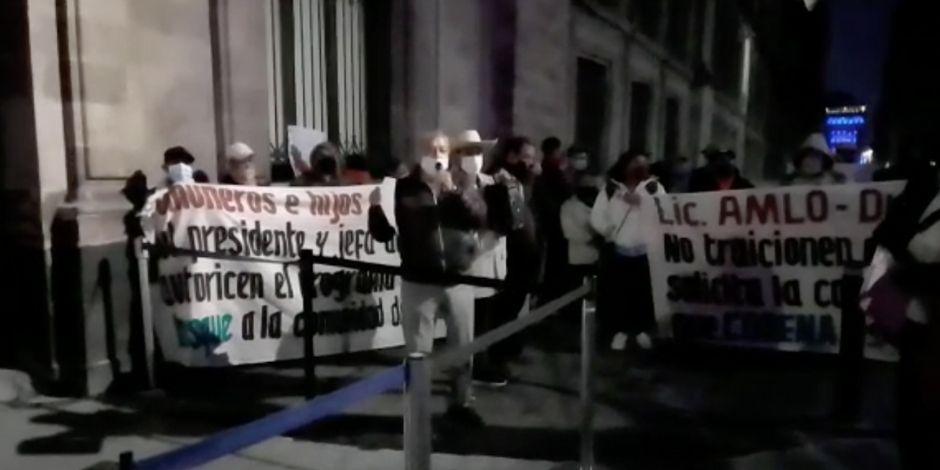 Protestan comuneros de Milpa Alta y vecinos de la GAM en Palacio Nacional