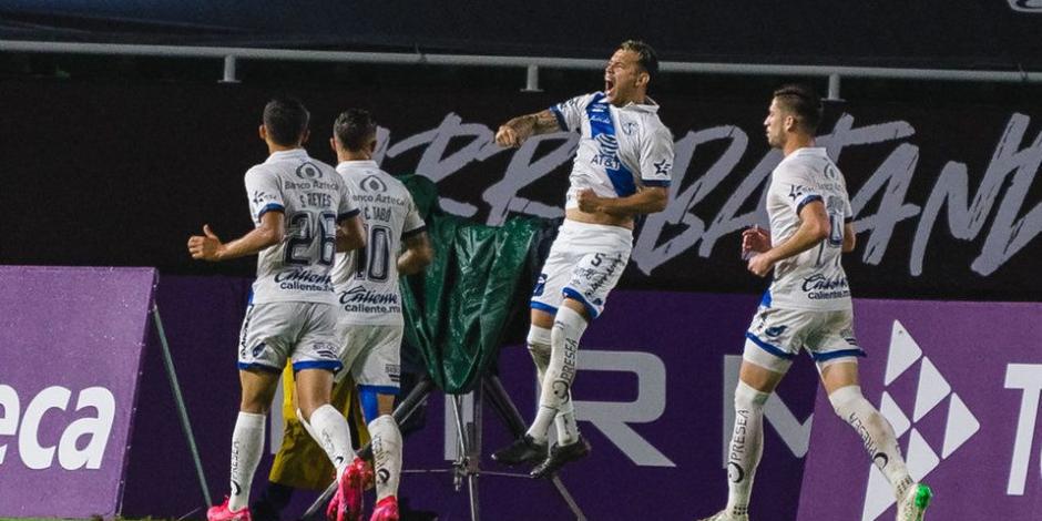 Jugadores del cuadro franjiazul festejan un gol ante Mazatlán FC el lunes pasado.