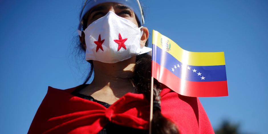 Una venezolana, durante la celebración de la Independencia, el 5 de julio.