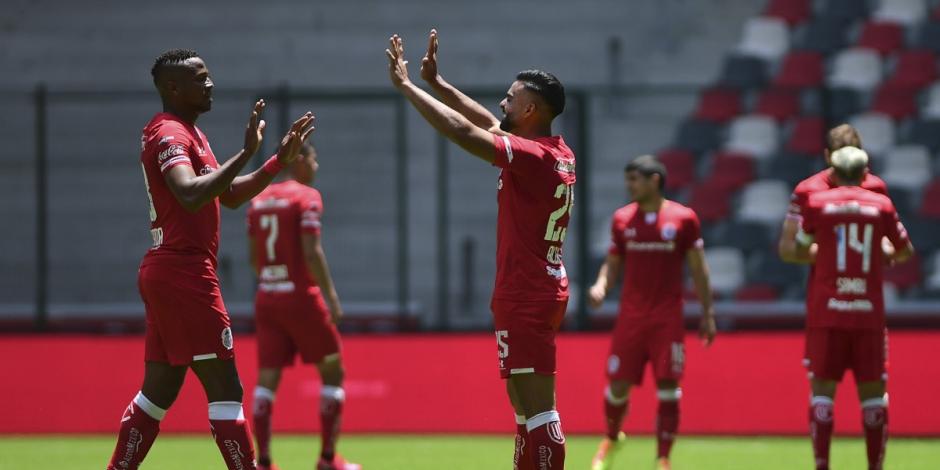 Jugadores de los Diablos Rojos festejan un gol contra el San Luis el pasado domingo.