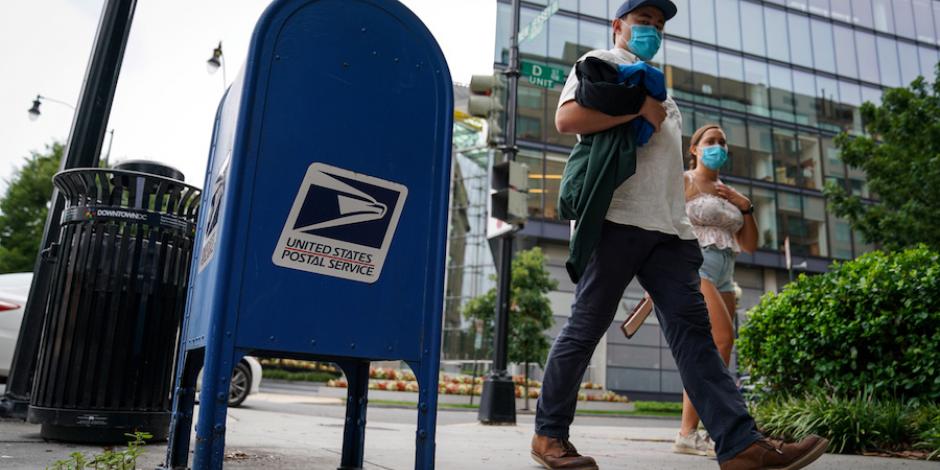 Un buzón del Servicio Postal estadounidense, en una avenida de Washington, ayer.