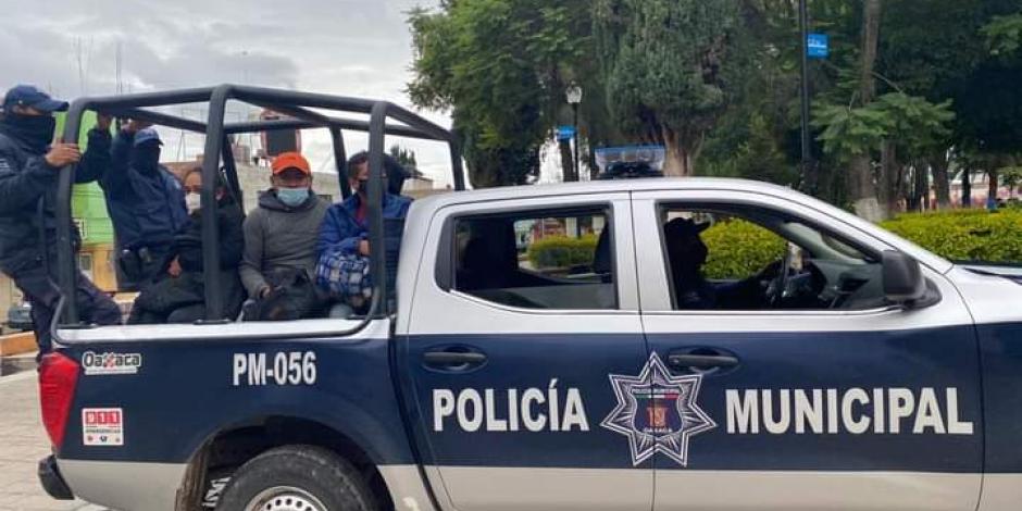 64 migrantes oriundos de El Salvador, Guatemala y Honduras fueron asegurados el miércoles pasado cuando viajaban en camionetas de 3.5 toneladas, en Nochixtlán, Oaxaca.