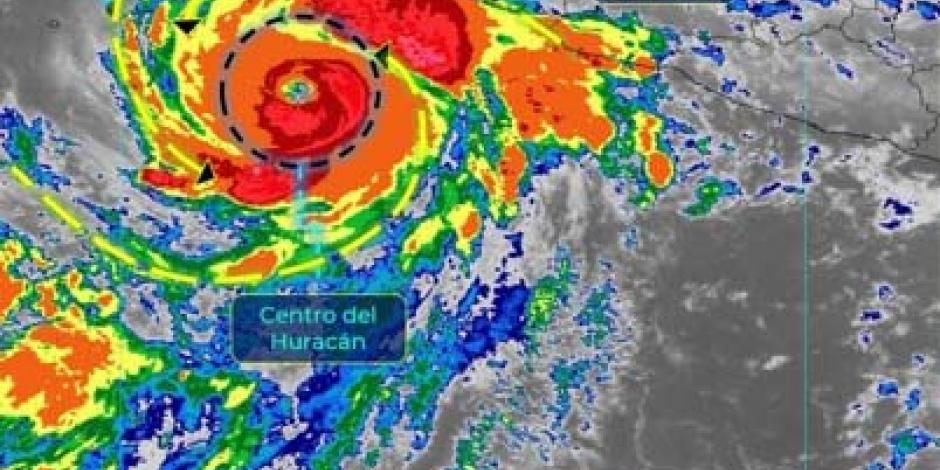El huracán Genevieve se ubica cerca de las costas de Manzanilla, en donde se elevó a categoría 4.