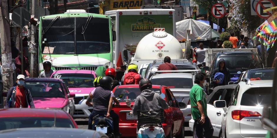 Ya desde julio, el parque vehicular comenzó a abarrotar las avenidas, como en la imagen de la alcaldía Iztapalapa.