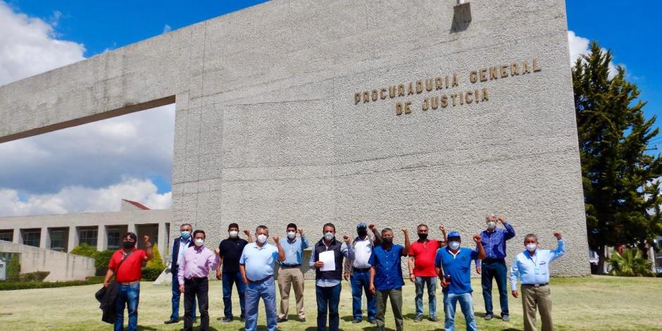 La nueva directiva del Cruz Azul acudió a la Fiscalía de Hidalgo a presentar una denuncia.