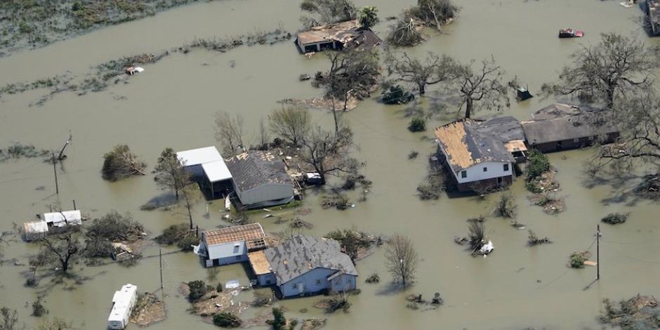 Casas inundadas cerca de Lake Charles, tras el paso del meteoro, ayer.