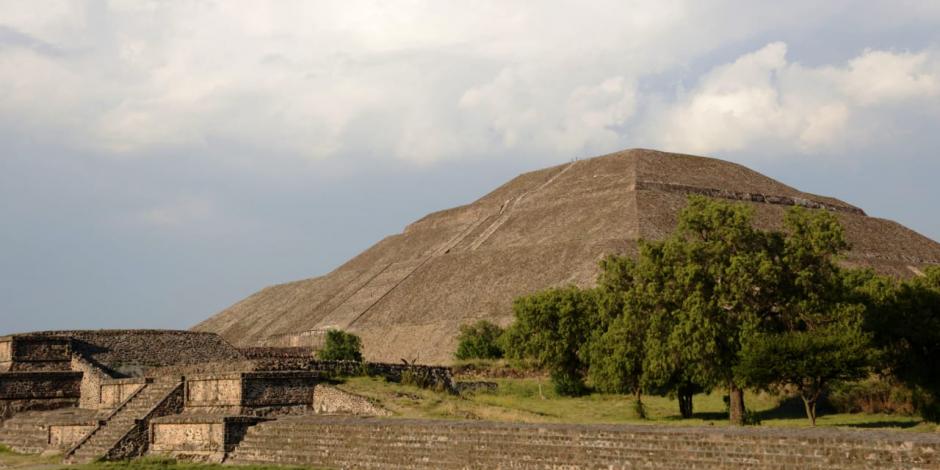En Otzoyahualco, que forma parte de la zona arqueológica de Teotihuacan se realizan obras con maquinaria pesada.