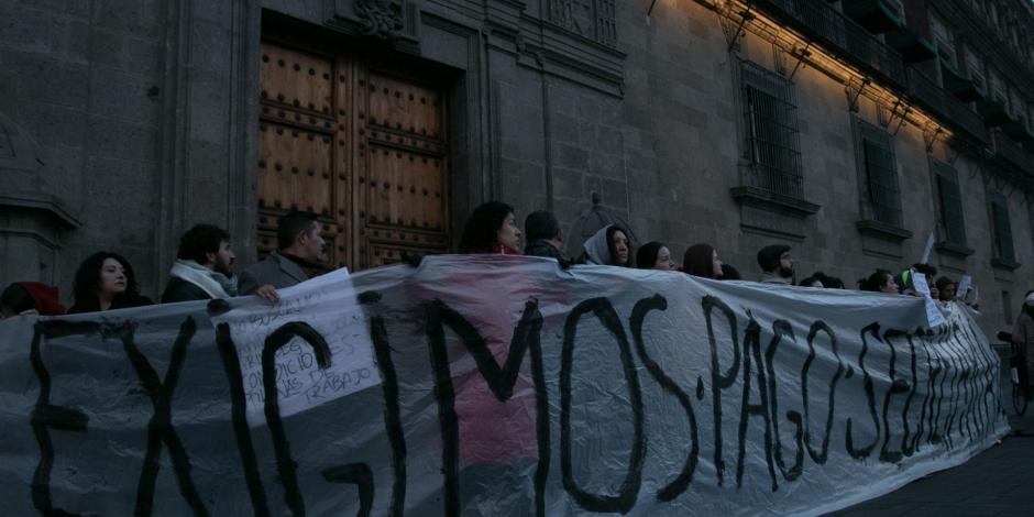 Artistas protestan frente a Palacio Nacional