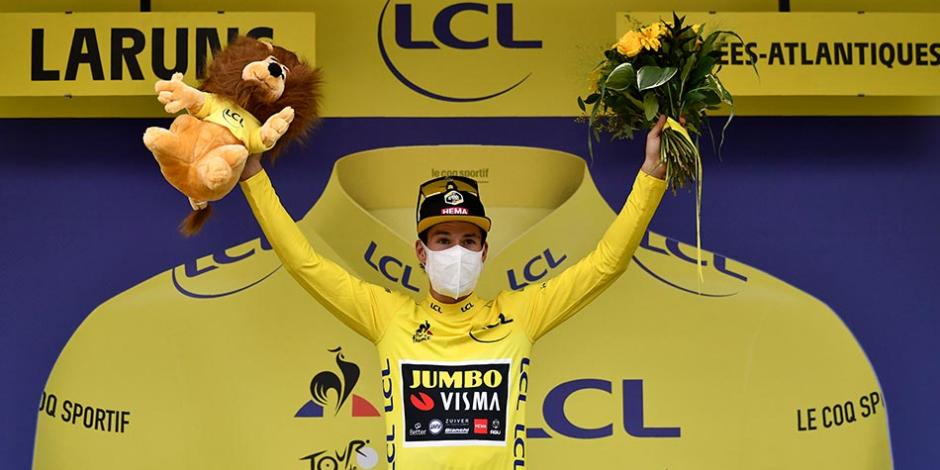 Primoz Roglic con el maillot amarillo de líder del Tour de Francia tras la novena etapa.