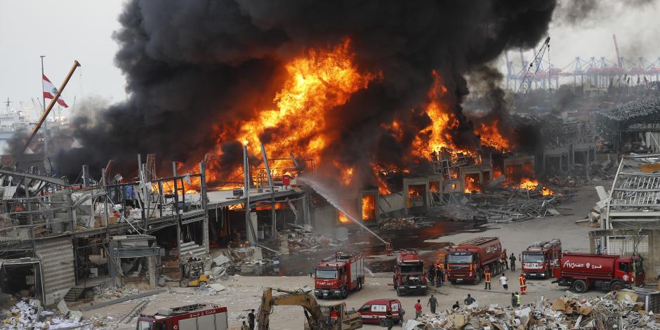 Incendio arde en el puerto de Beirut, Líbano, el 10 de septiembre de 2020.