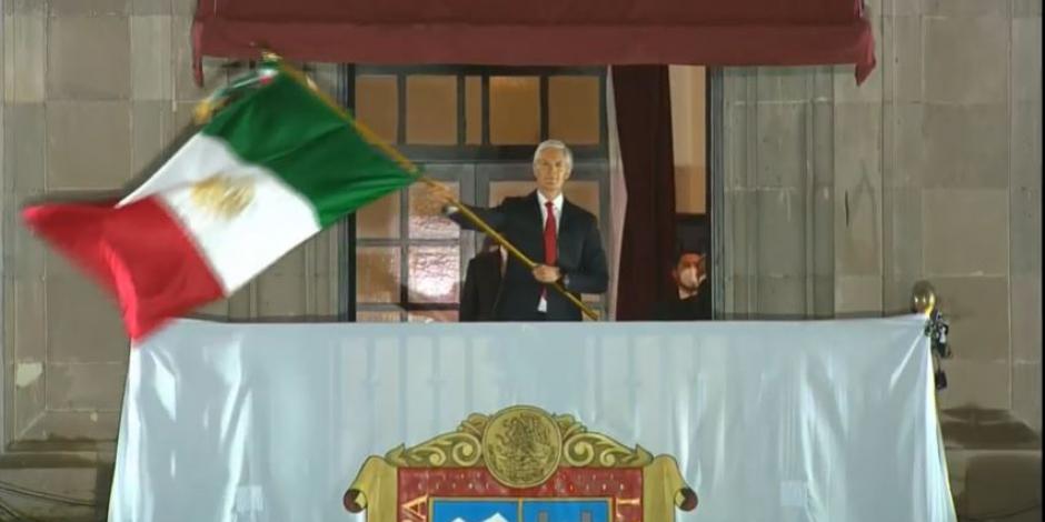 Alfredo del Mazo Maza, gobernador del Estado de México, encabezó la ceremonia del Grito de Independencia.