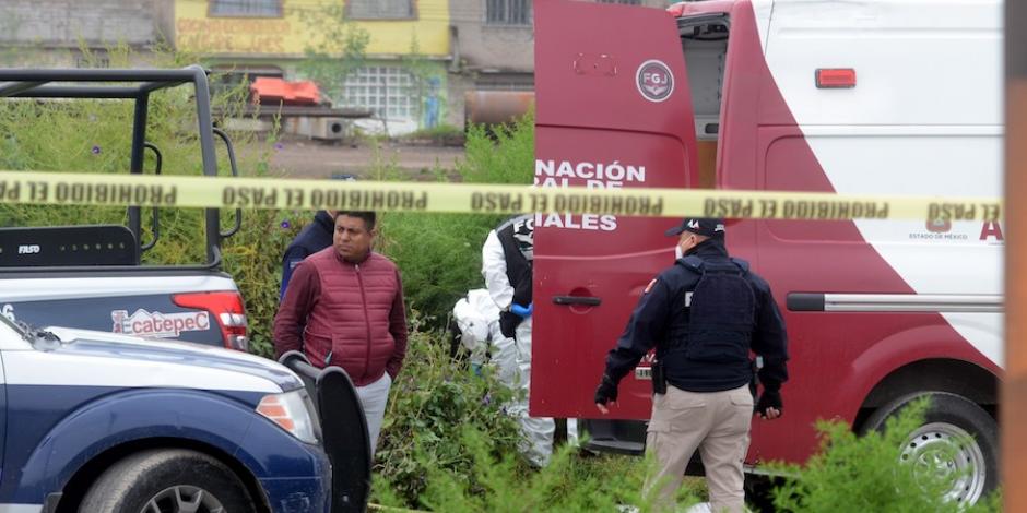 Policías municipales hallaron el cuerpo de una mujer, quien tras ser asesinada fue arrojada en un canal de la colonia El Charco, en una de las localidades con mayor incidencia de feminicidios en el país, donde el pasado 11 de septiembre activistas tomaron la Visitaduría de la Comisión de Derechos Humanos, ante el hartazgo por la impunidad.