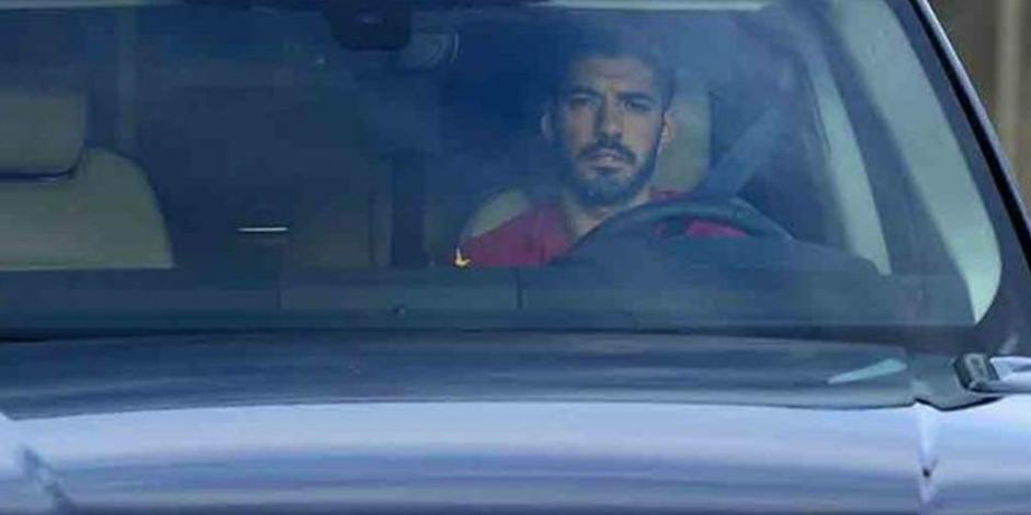 El atacante charrúa momentos después de abandonar el entrenamiento del Barcelona.