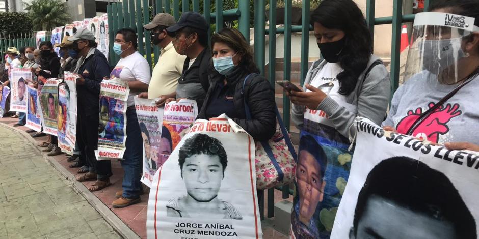 Familiares de los 43 normalistas de Ayotzinapa, el 24 de septiembre de 2020.