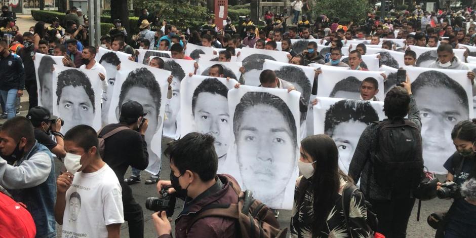 Imagen de archivo. Contingente de Marcha Nacional Ayotzinapa.