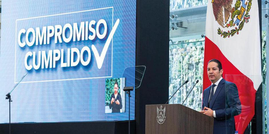 El gobernador Francisco Domínguez, al presentar su Quinto Informe de Gobierno, el domingo 28 de septiembre.