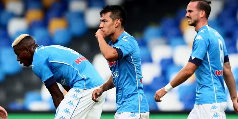 Hirving Lozano celebra una de sus anotaciones en la actual temporada de la Serie A