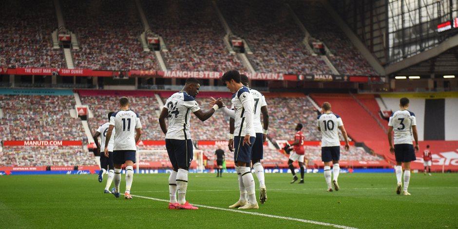 Jugadores del Tottenham celebra una anotación ante el Manchester United