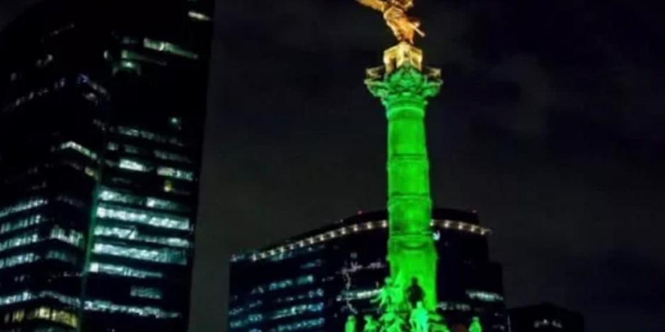 El Ángel de la Independencia se pintó de verde.