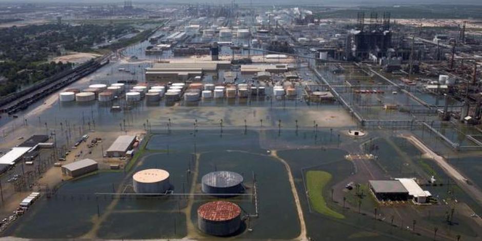 Inundaciones causadas por la tornenta Harvey en las instalaciones de Motiva Enterprises LLC en Port Arthur, estado de Texas, Estados Unidos, el 31 de agosto de 2017.